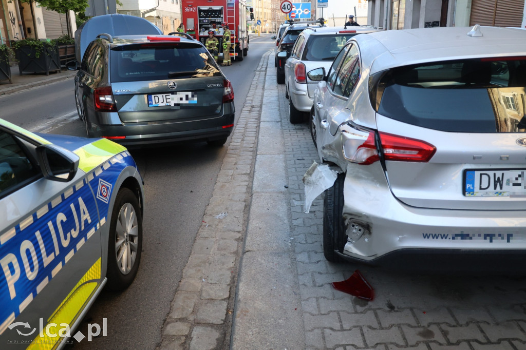 Skoda przewróciła się na bok na Jaworzyńskiej