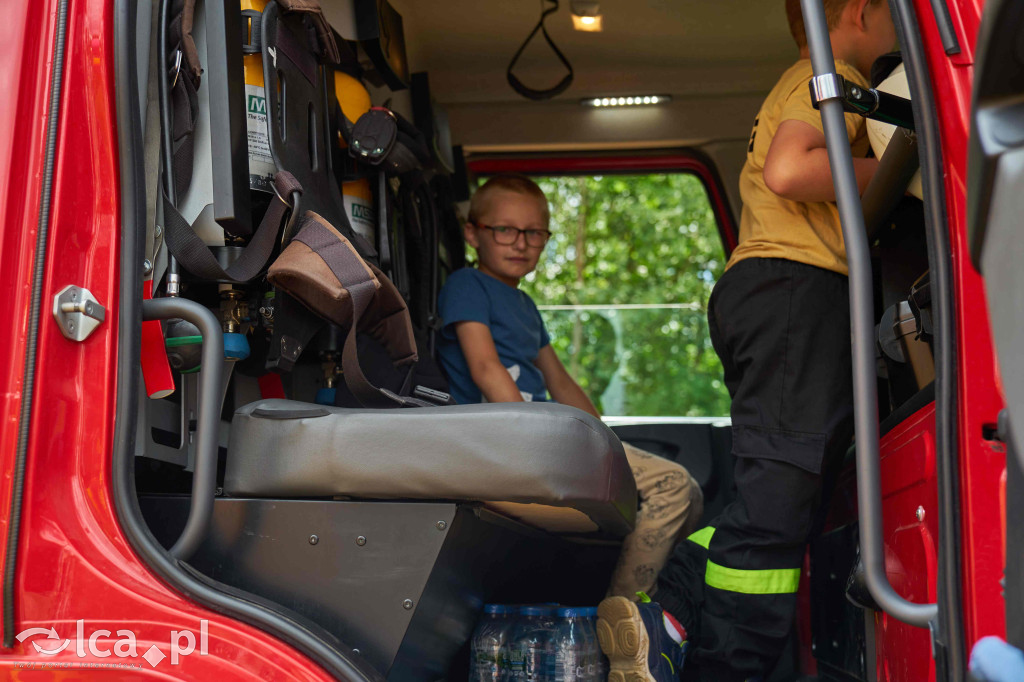 Tłumy na targowisku w Bartoszowie