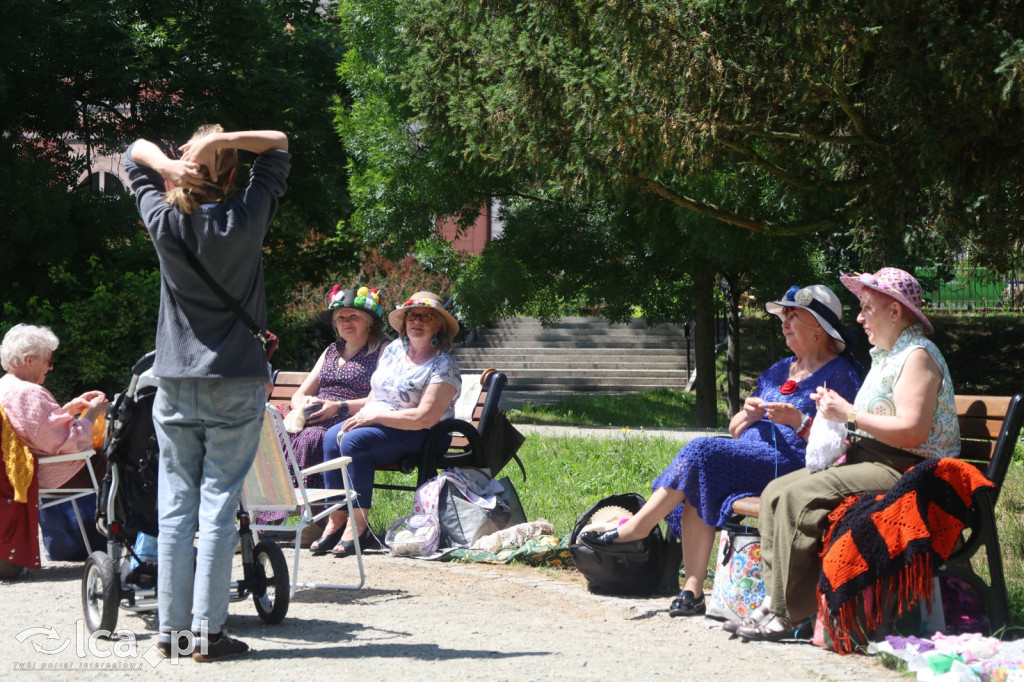 Światowy Dzień Dziergania w Miejscach Publicznych