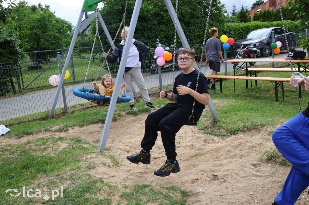 Najpierw lepili, potem wspólnie ucztowali