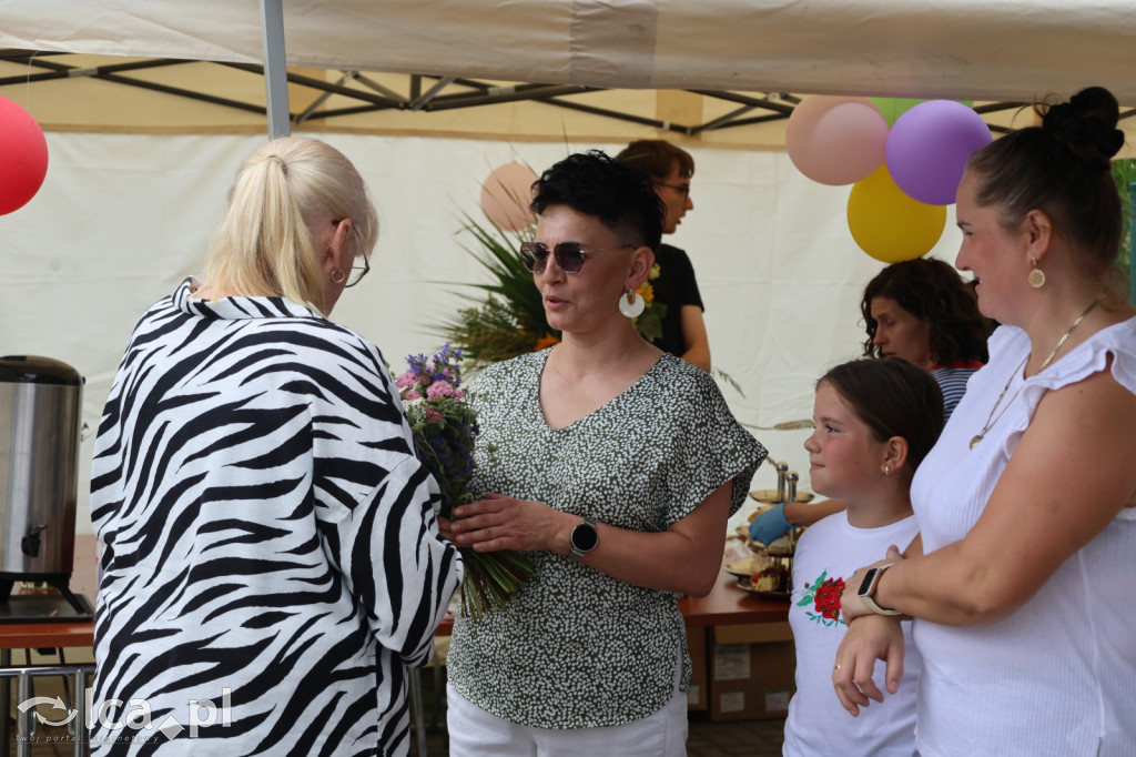 Najpierw lepili, potem wspólnie ucztowali