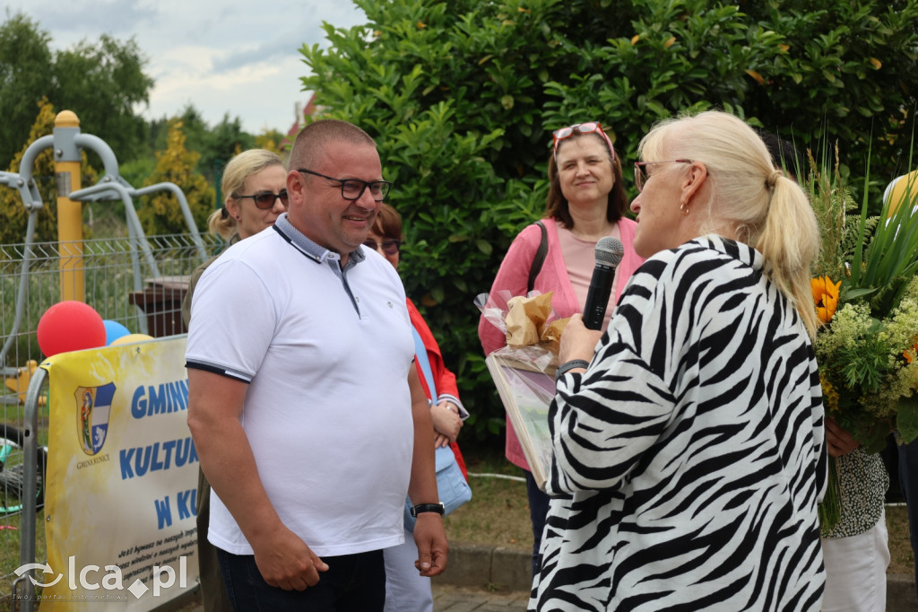 Najpierw lepili, potem wspólnie ucztowali