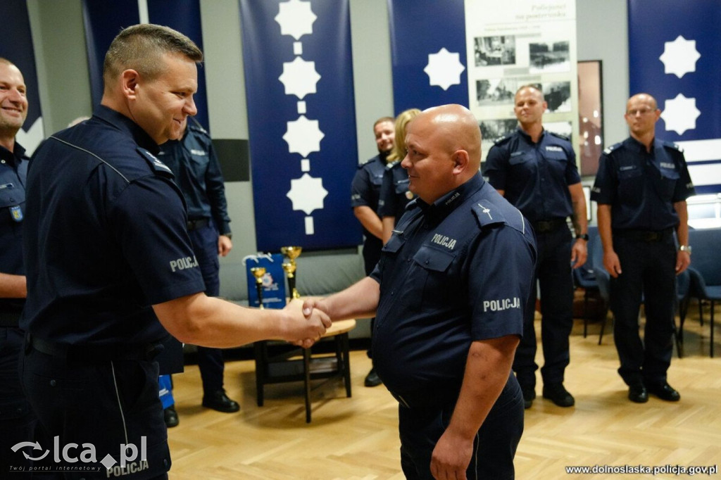 Legnicki policjant i pies TREM na podium