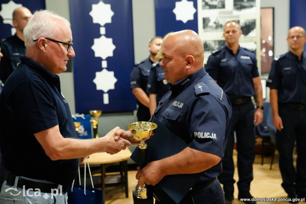 Legnicki policjant i pies TREM na podium