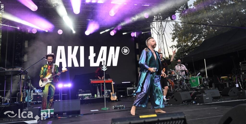Łąki Łan dali show pełne żywiołu