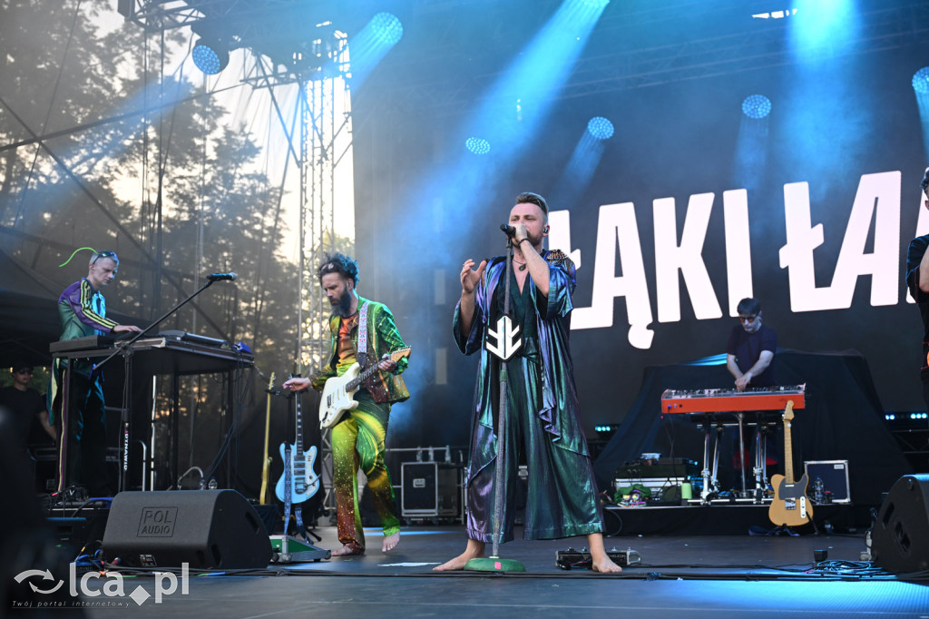 Łąki Łan dali show pełne żywiołu