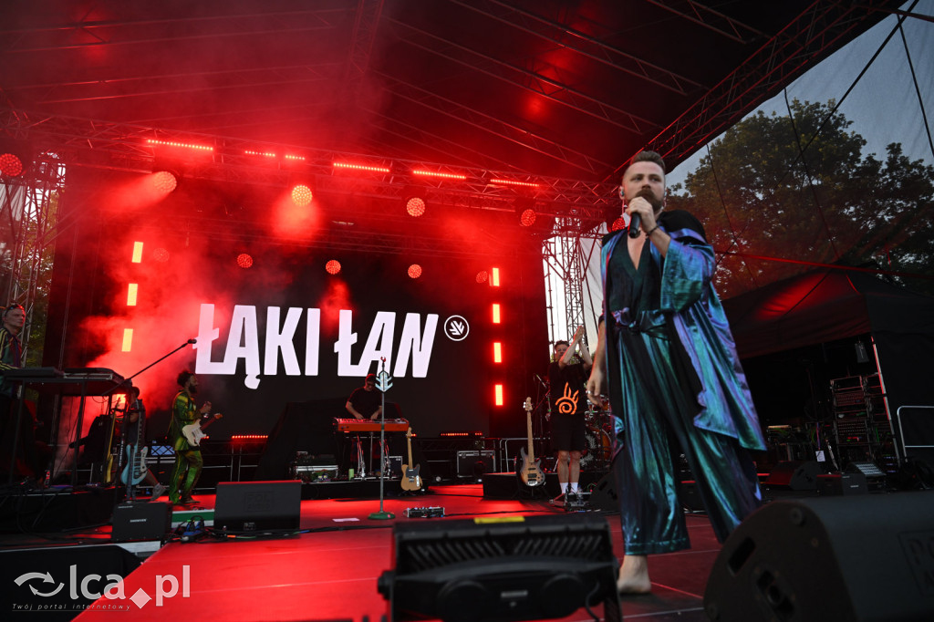 Łąki Łan dali show pełne żywiołu