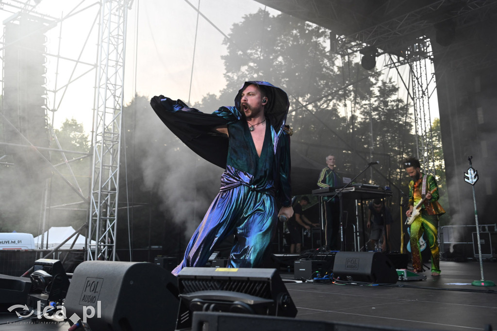 Łąki Łan dali show pełne żywiołu