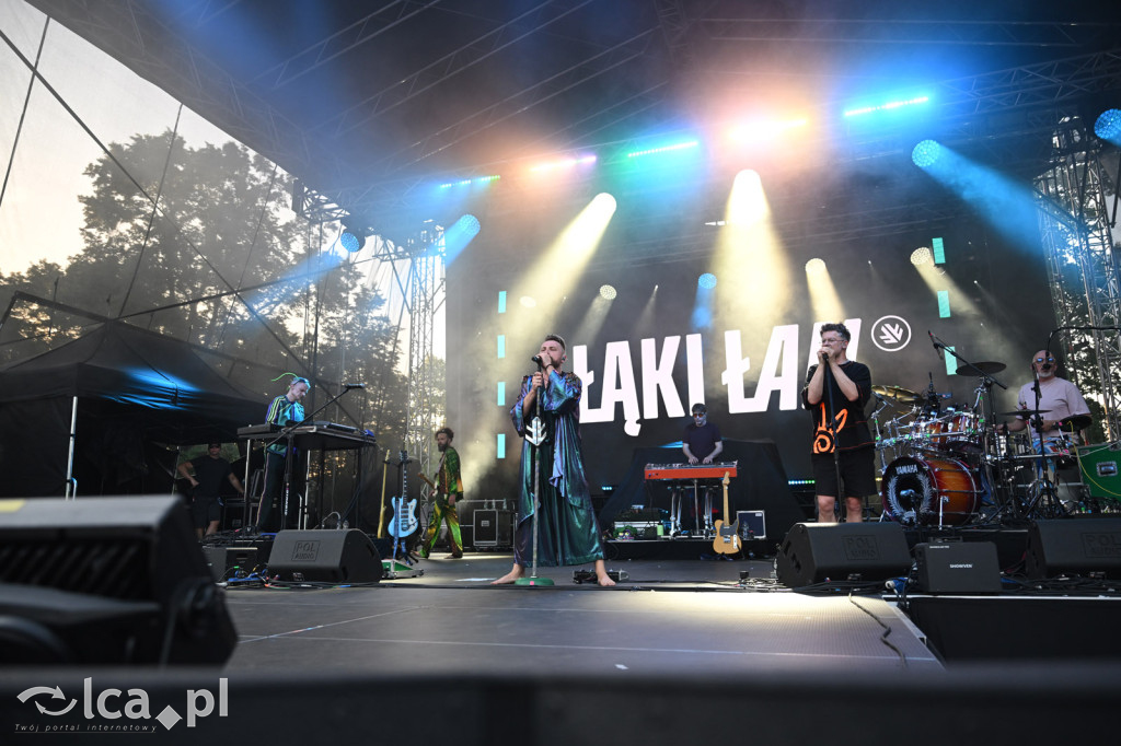 Łąki Łan dali show pełne żywiołu