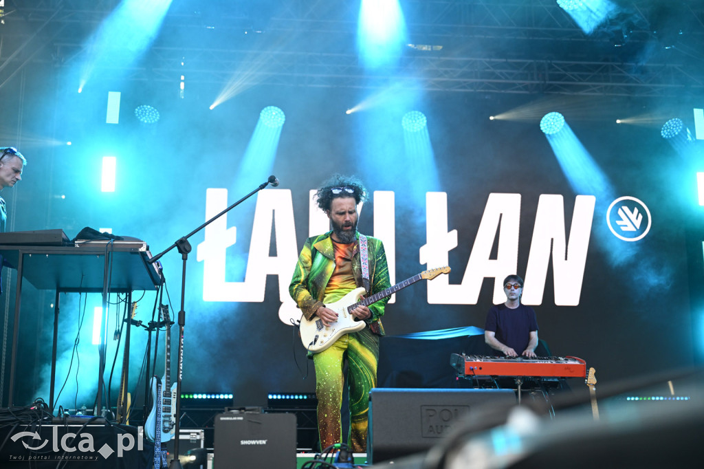 Łąki Łan dali show pełne żywiołu