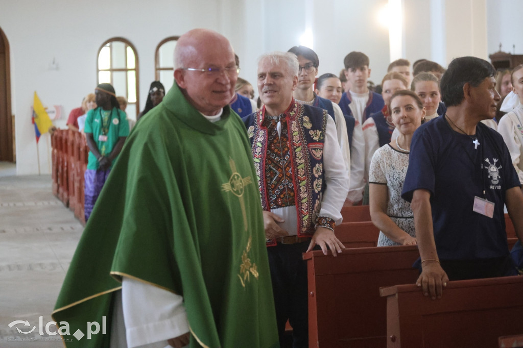 Świat pod Kyczerą w kościele