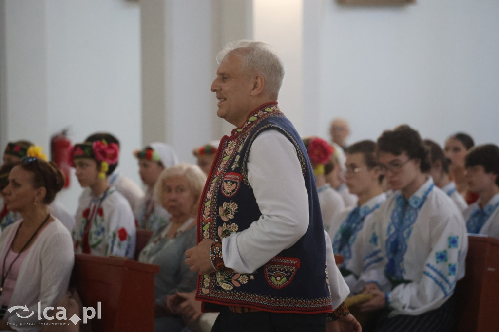 Świat pod Kyczerą w kościele