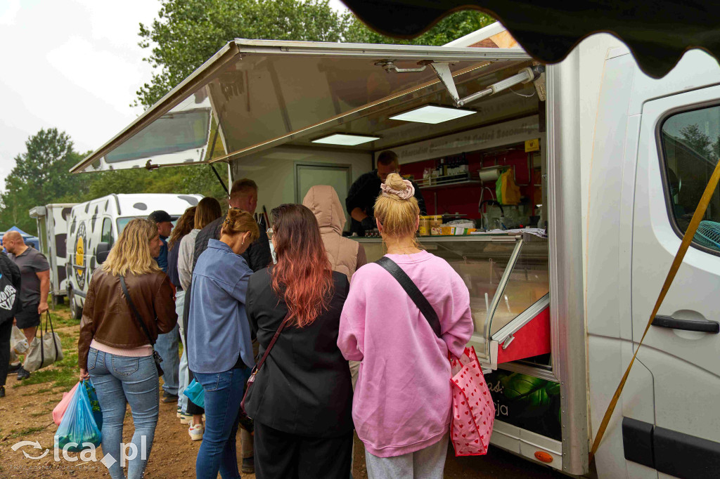 Targowisko w Bartoszowie pełne lokalnych smaków
