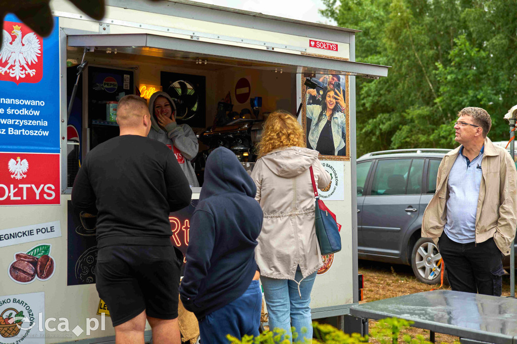 Targowisko w Bartoszowie pełne lokalnych smaków