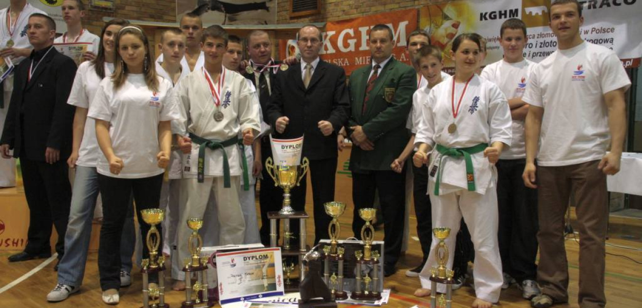 Triumf legnickich karateków