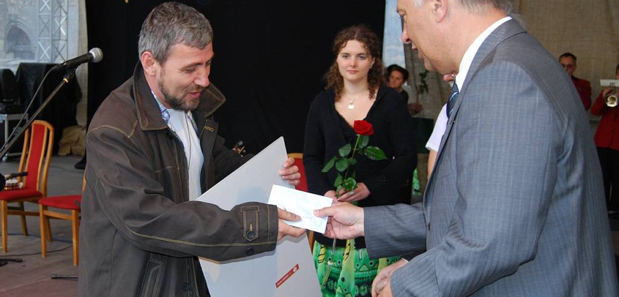 Wygrała praca bez tytułu