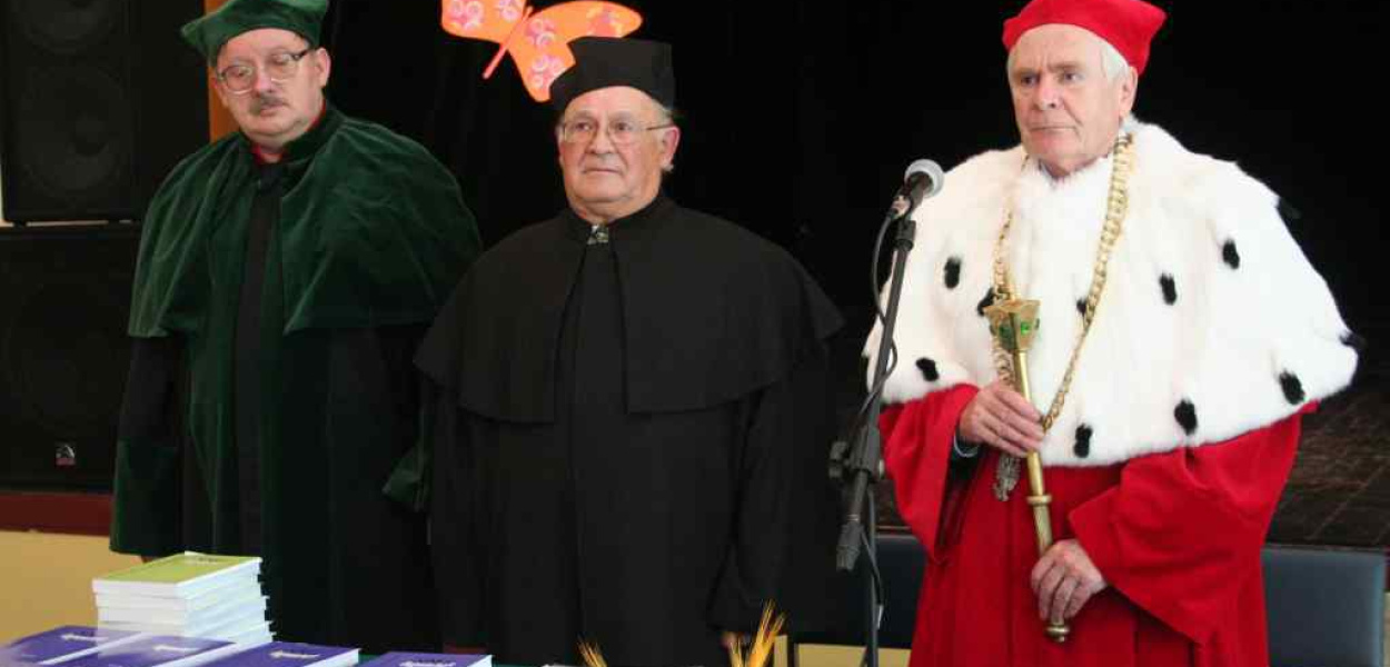 Ukończyli Uniwersytet