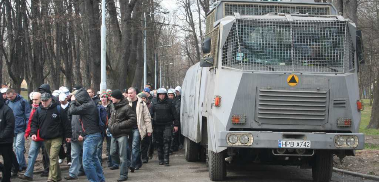 Kibice pod specjalnym nadzorem