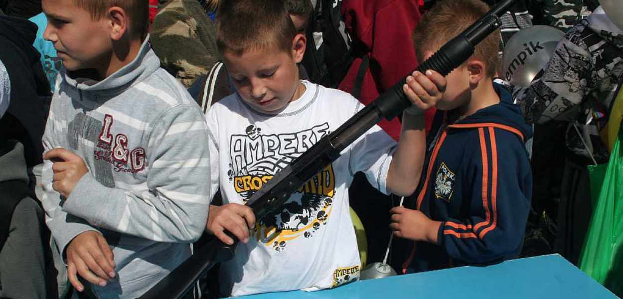 Dzieciaki świętowały z policją