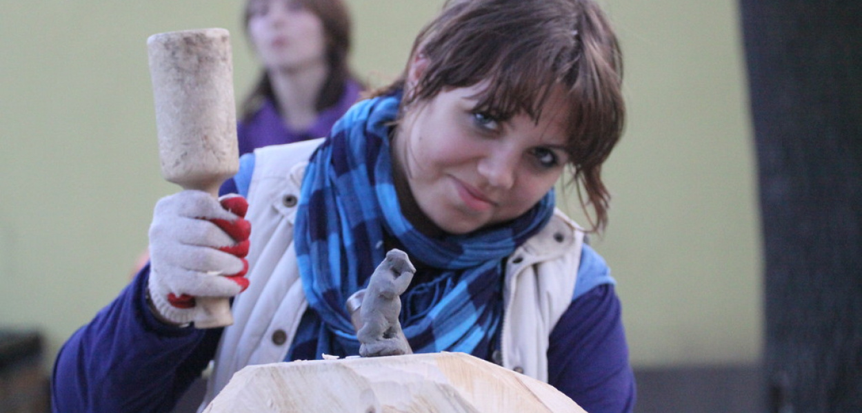 Rzeźbiarze kończą pracę