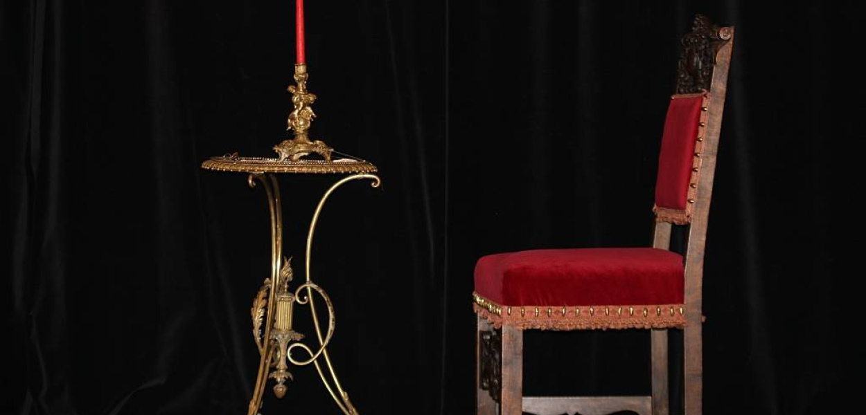 Krzesła i świeczki 