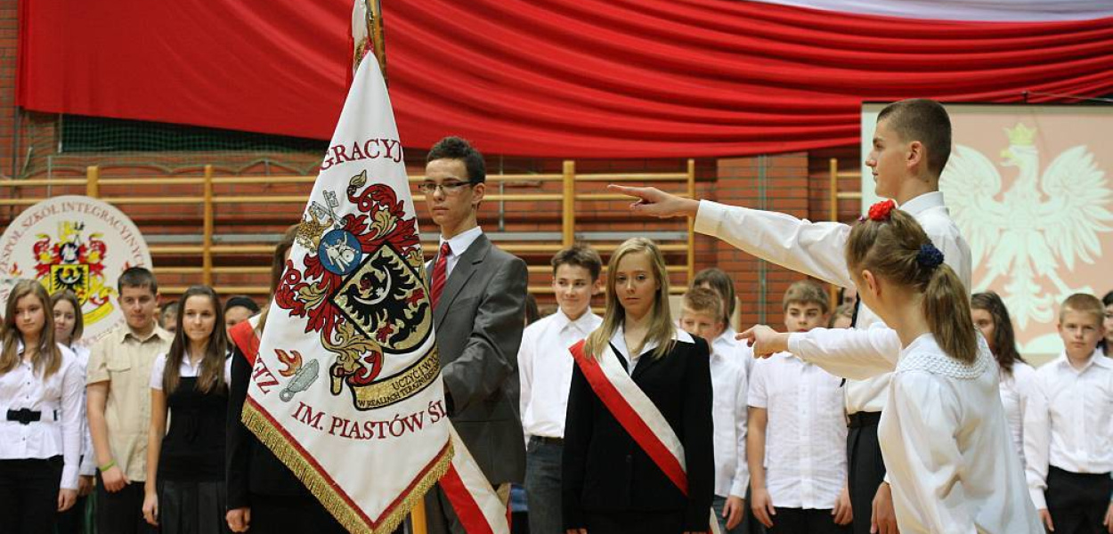 Gimnazjaliści po ślubowaniu
