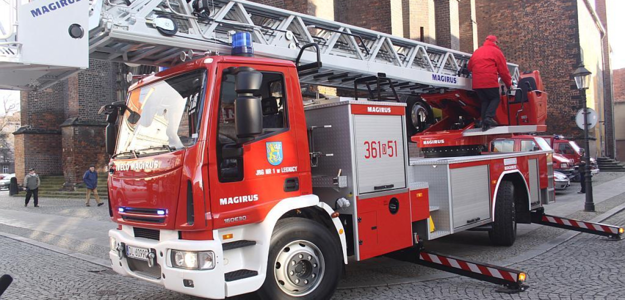 Św. Mikołaj na strażackiej drabinie
