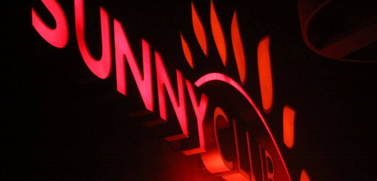 Czerwone róże i gorące rytmy