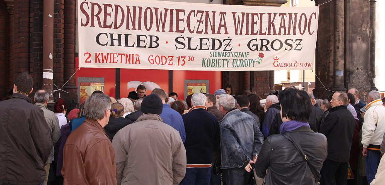 Chleb i śledzie od Kobiet Europy