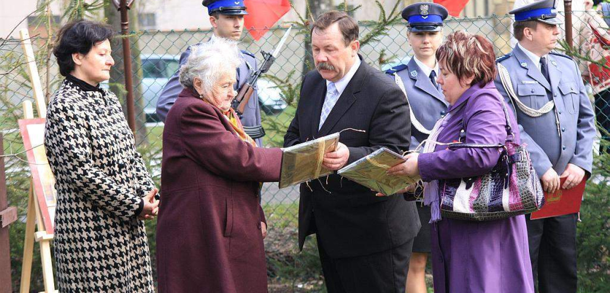 Zasadzili „Dęby Pamięci” pod Legnicą