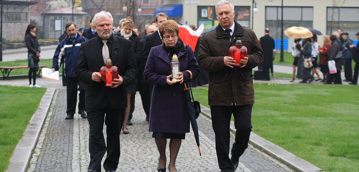 Radni oddali hołd ofiarom katastrofy