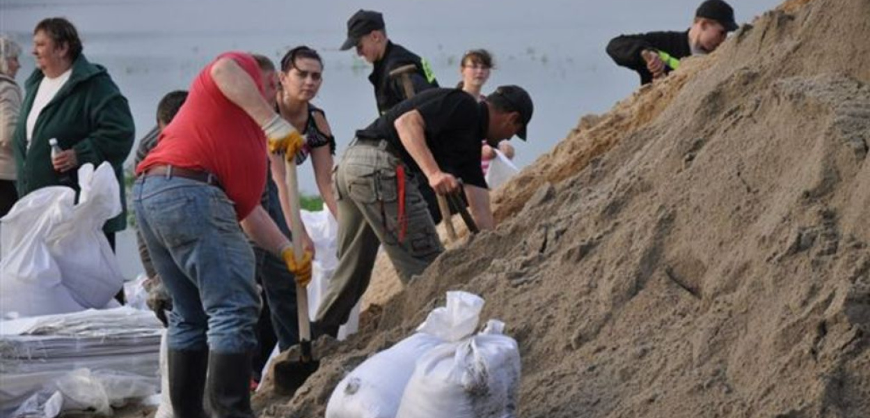 W gminie Prochowice umacniają wały