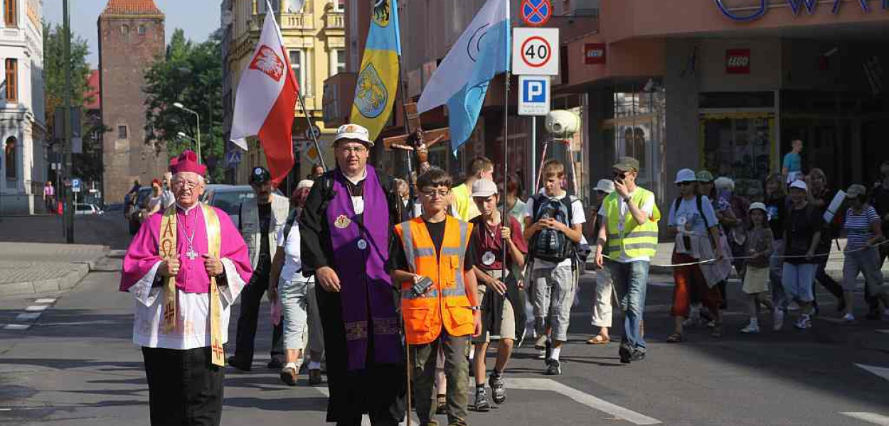 Legniccy pielgrzymi ruszyli do Krzeszowa