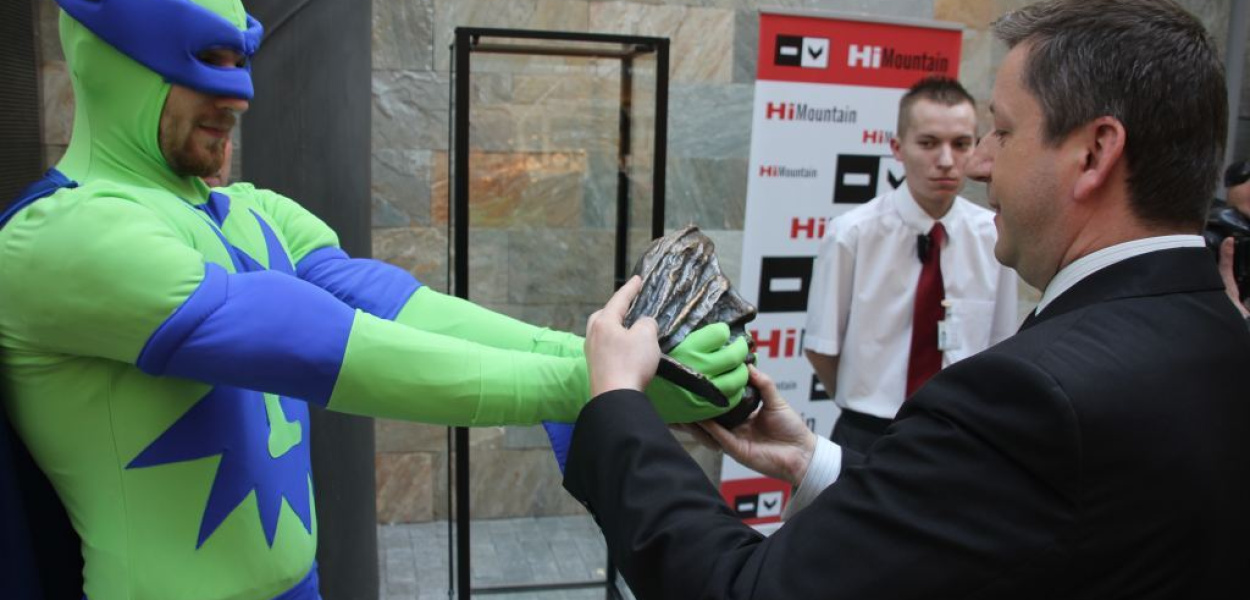 Statuetka Flopmana bezpieczna