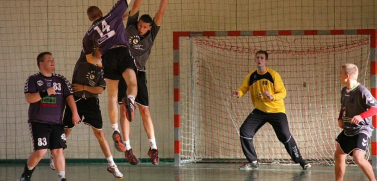 Dziewiątka gromi w derbach