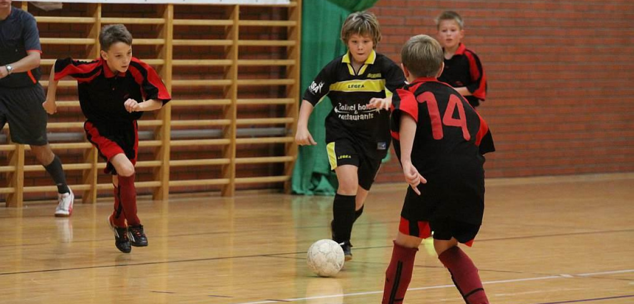 Apos wygrywa Turniej Mikołajkowy