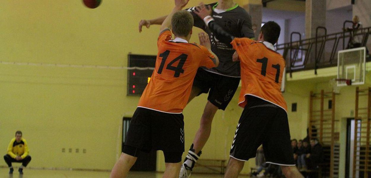 Dziewiątka gra dalej