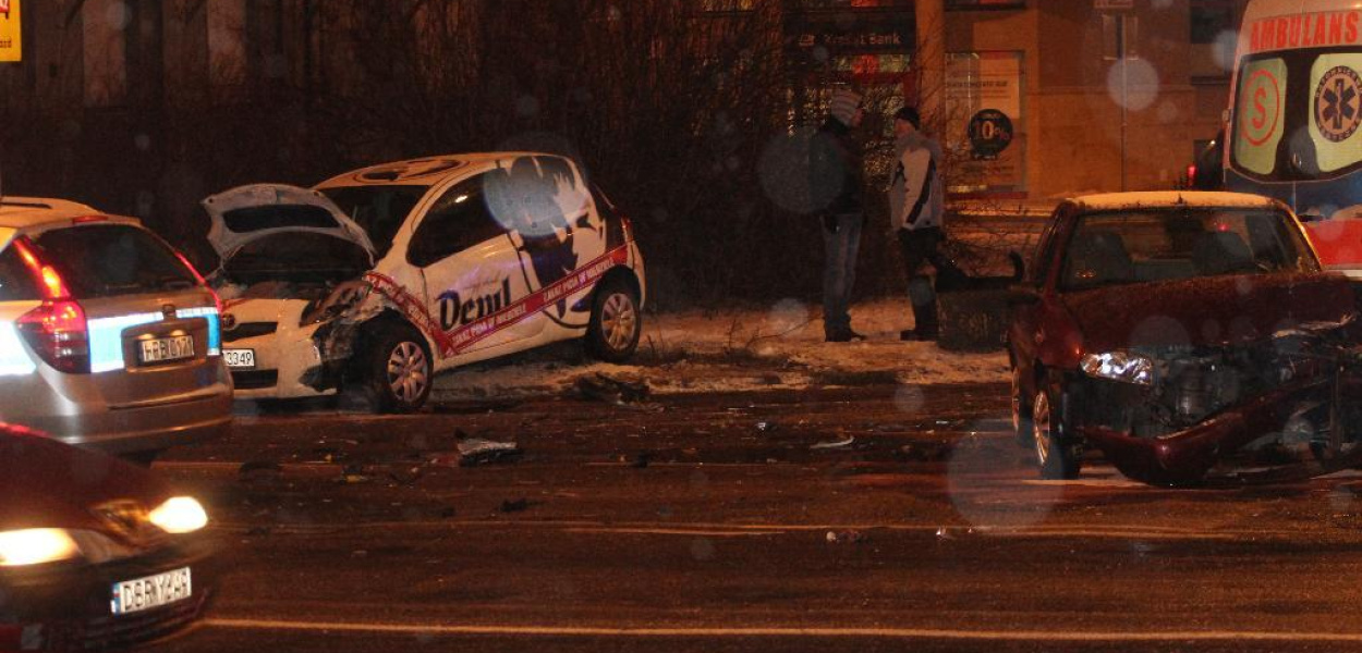 Zderzenie dwóch samochodów przy Placu Słowiańskim