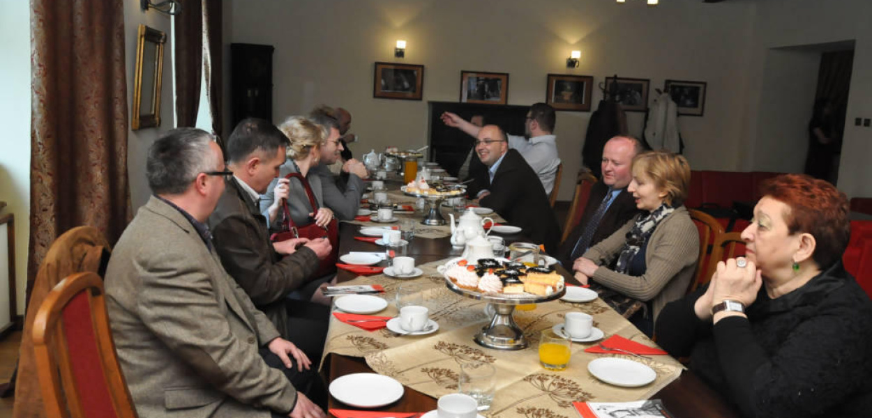 Urząd Marszałkowski chce pomóc,ale nie wie jak