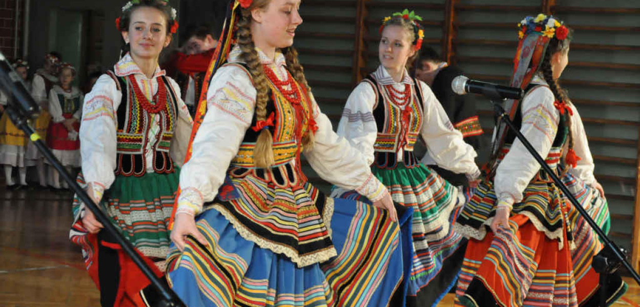 Zespół Pieśni i Tańca Legnica w SP nr 4 