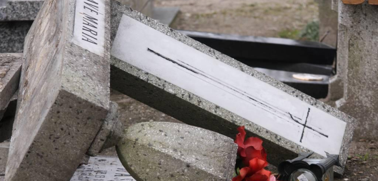 Cmentarni wandale znów niszczą groby