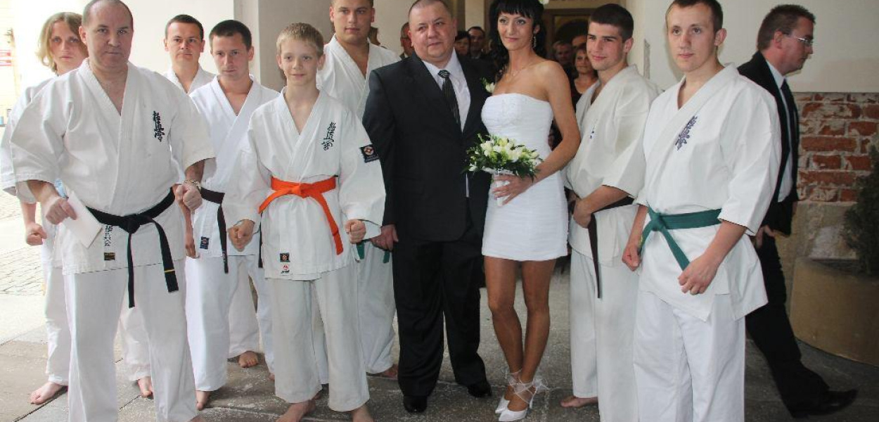 Ślub znanego senseja. Deska rozbita, żona zdobyta