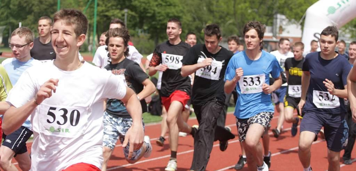 Uczniowie legnickich szkół biegali w parku