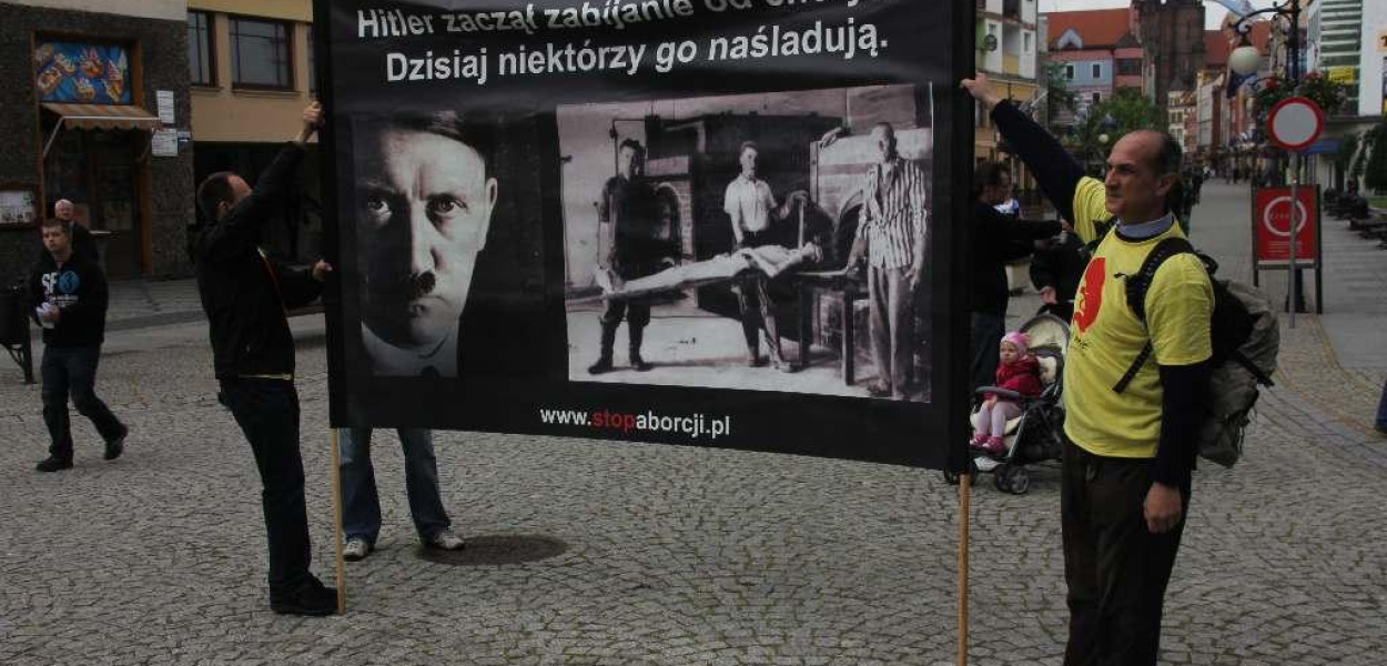 Szokująca pikieta w legnickim Rynku