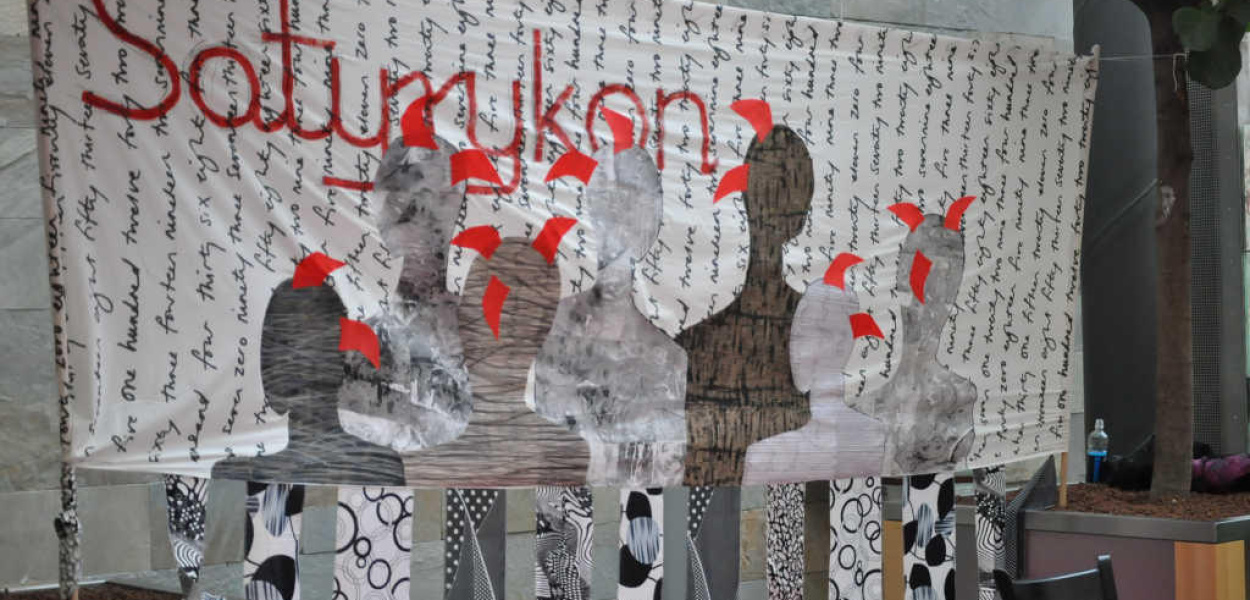 Dzieci rysowały z karykaturzystami w galerii