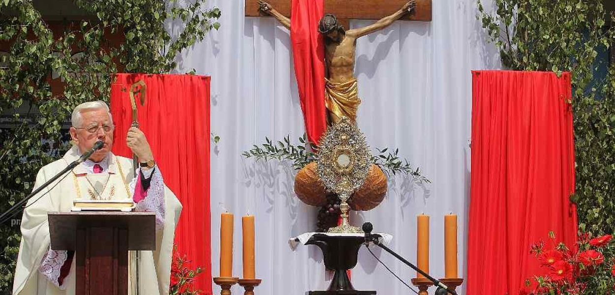 Boże Ciało. Legnickie msze i procesje