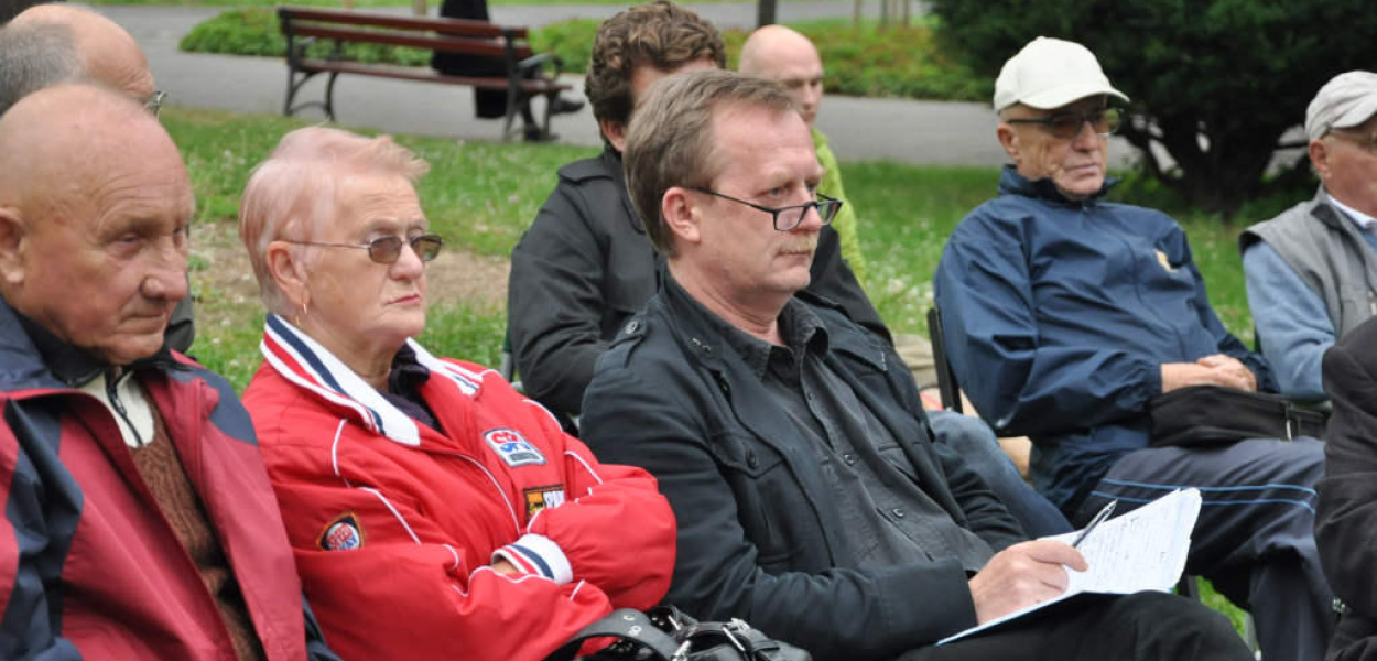 Przy kiełbaskach o przyszłości legnickiego parku