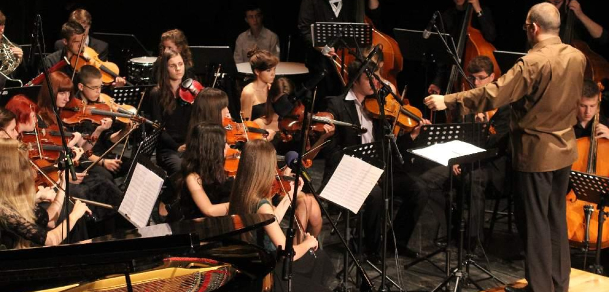 Estrada dyplomantów - ostatni raz w roli uczniów