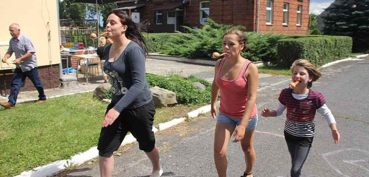 Zaprosili przyjaciół do wspólnej zabawy