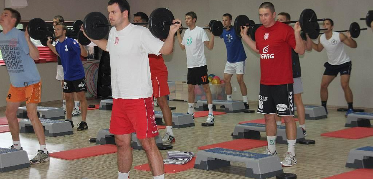 Szczypiorniści Siódemki Miedź w sali fitness 